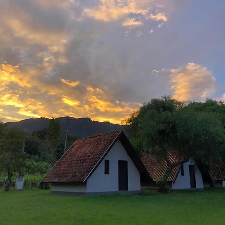 Pousada Pe Da Serra Sao Bento do Sapucai Luaran gambar